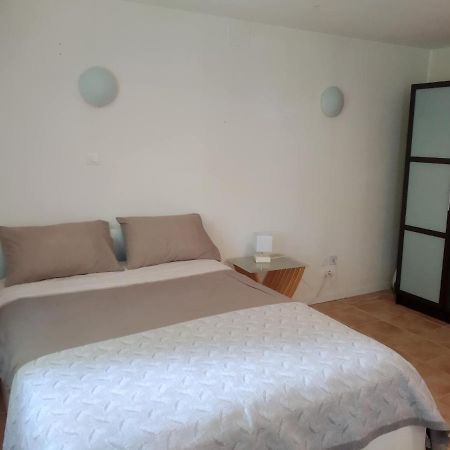 Studio En Rez-De-Jardin Dans La Verdure Διαμέρισμα Αιξ-αν-Προβάνς Εξωτερικό φωτογραφία